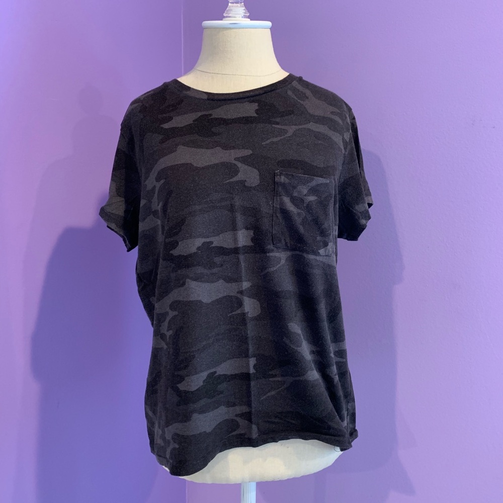 Grey camo tee